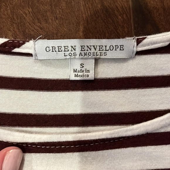 Green envelope tee - Picture 2 of 3